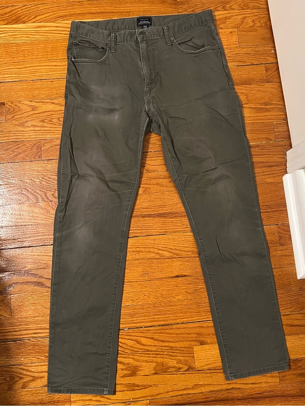 GAP Men's Slim Fit Khakis in Dark Gray
